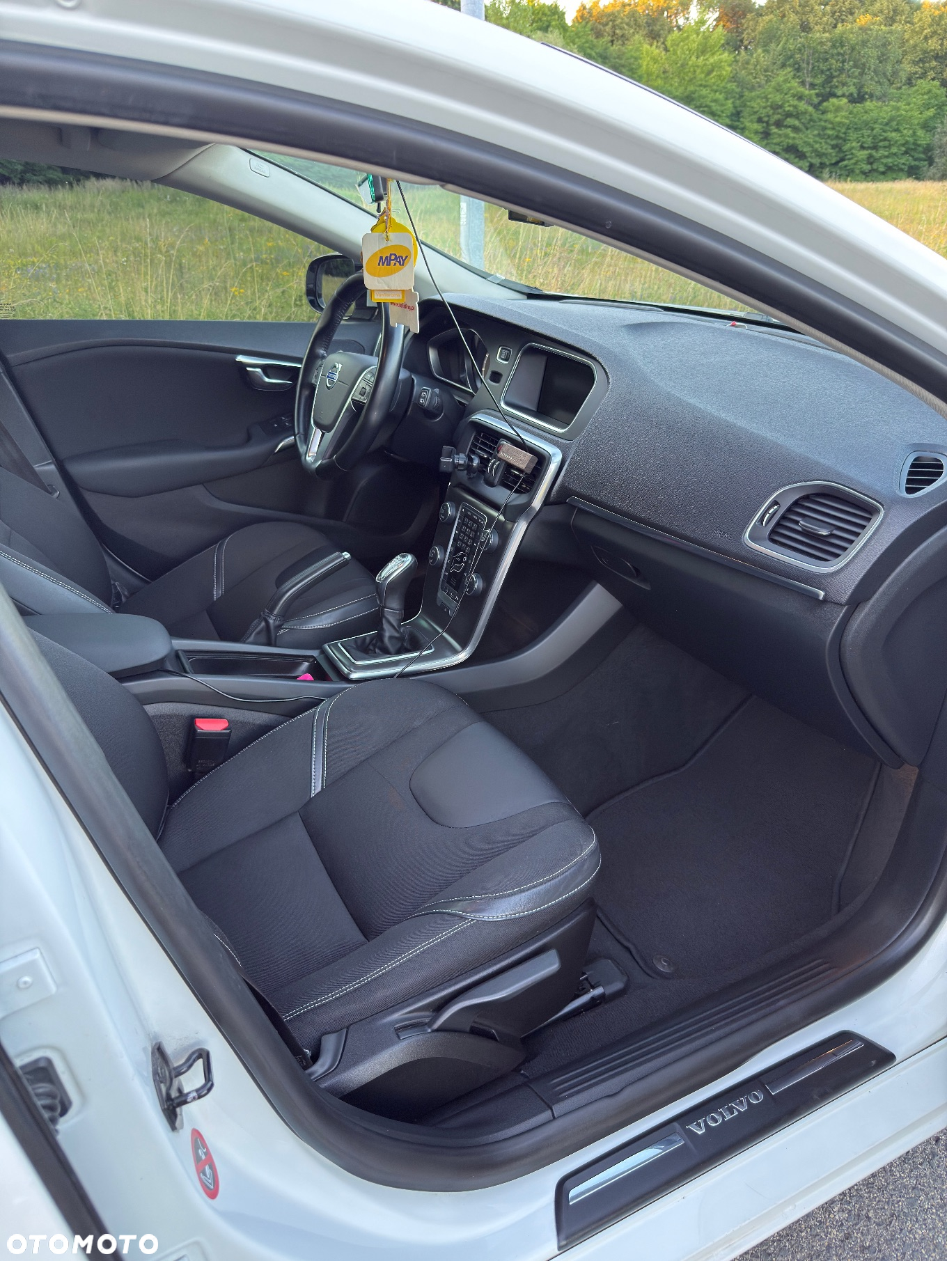 Volvo V40 T3 R-Design - 8