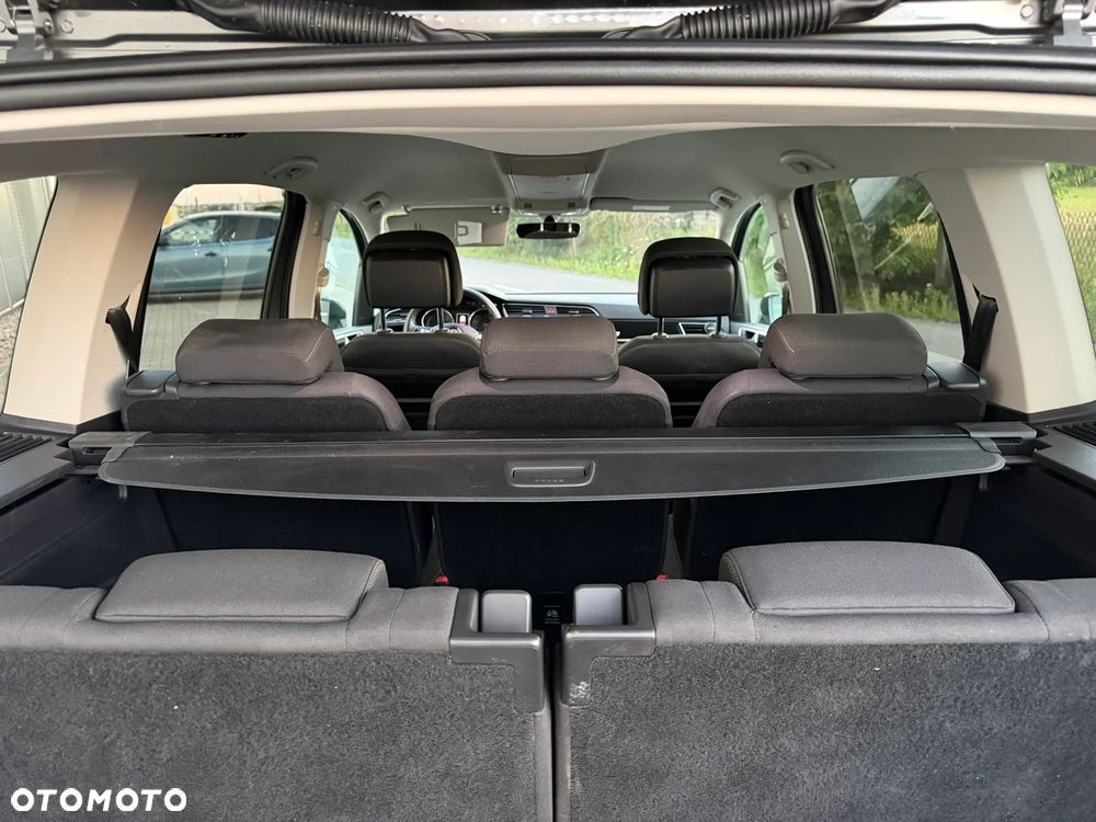 Volkswagen Touran - 14
