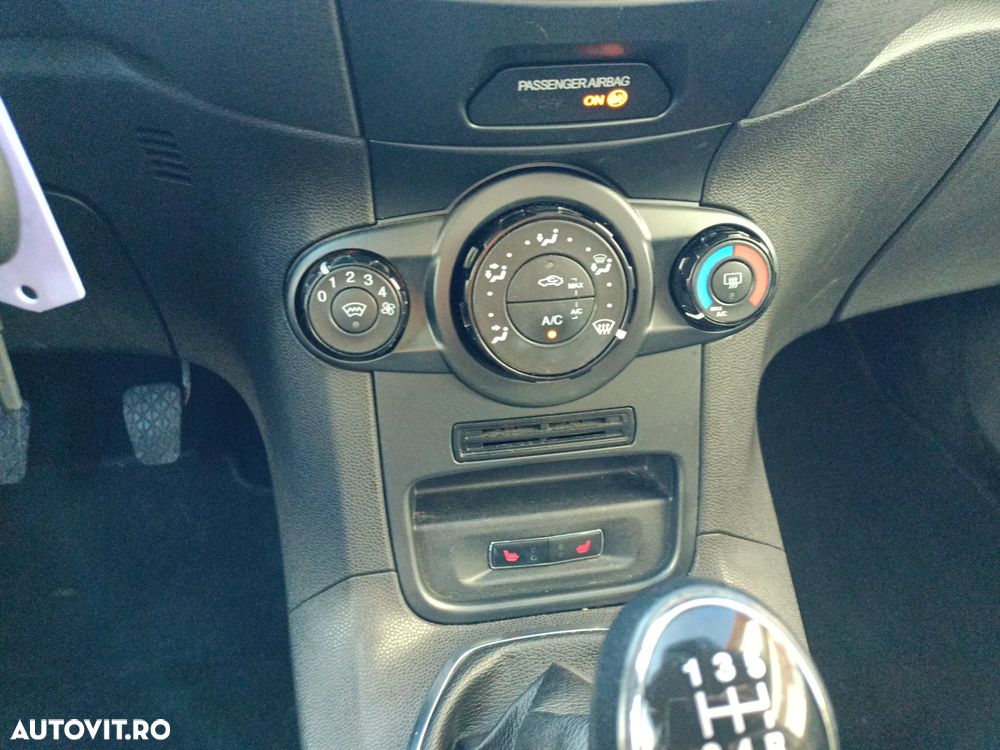 Ford Fiesta - 25