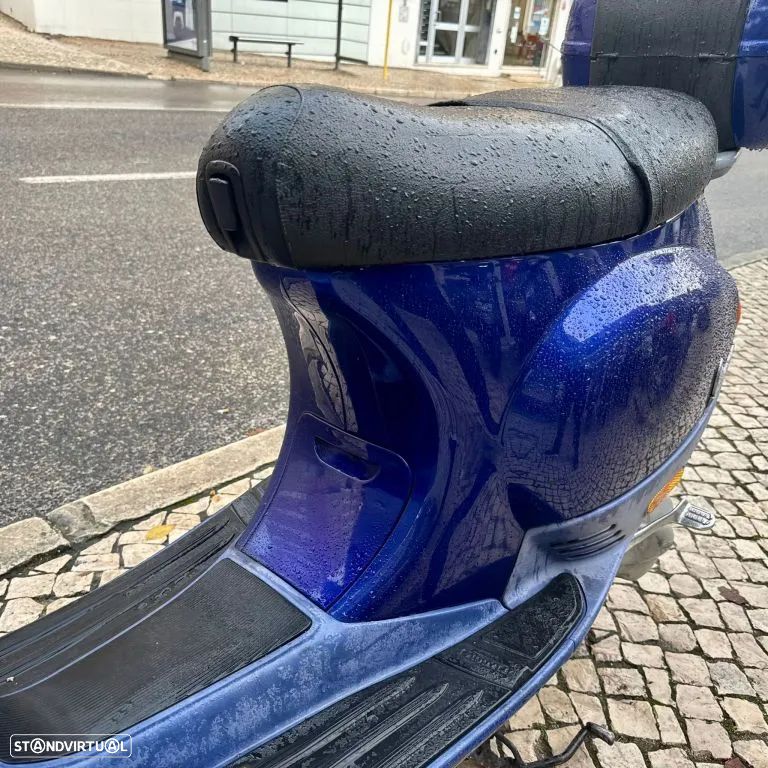 Piaggio Vespa 50 ETZ - 27