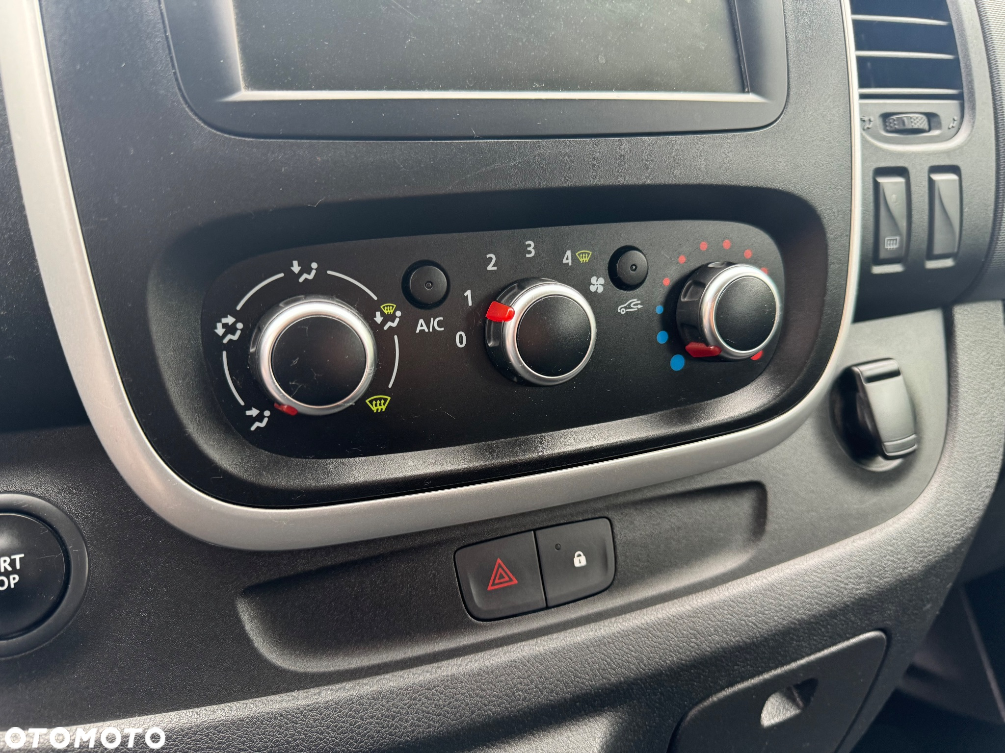 Renault Trafic - 25