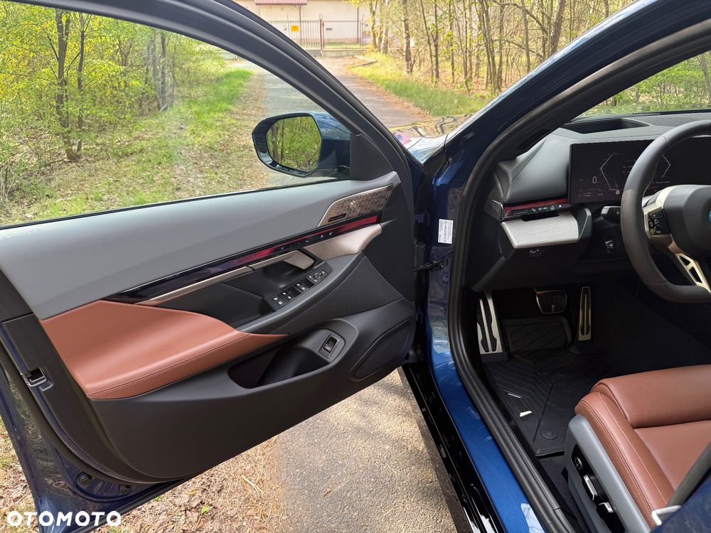 BMW Seria 5 550e xDrive PHEV M Sport - 16