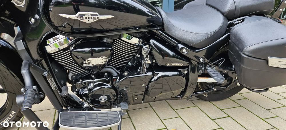 Suzuki Intruder - 11