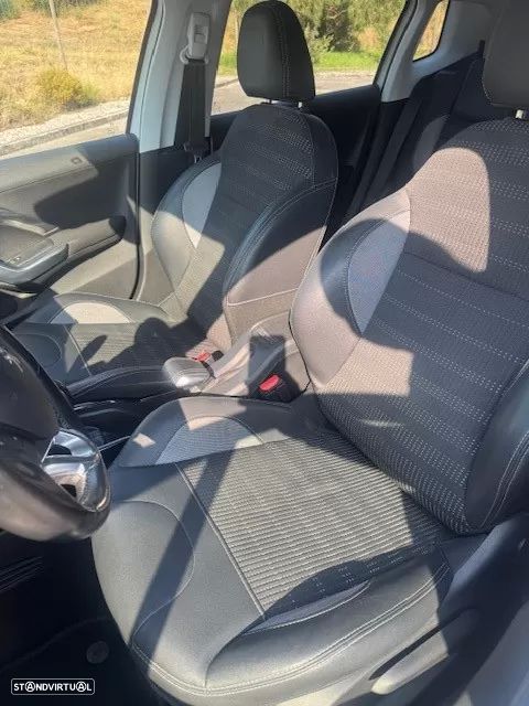 Peugeot 2008 1.2 PureTech Allure - 13