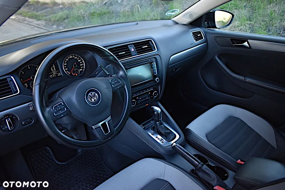 Volkswagen Jetta 1.6 TDI DSG Blue Motion Technology Life - 32