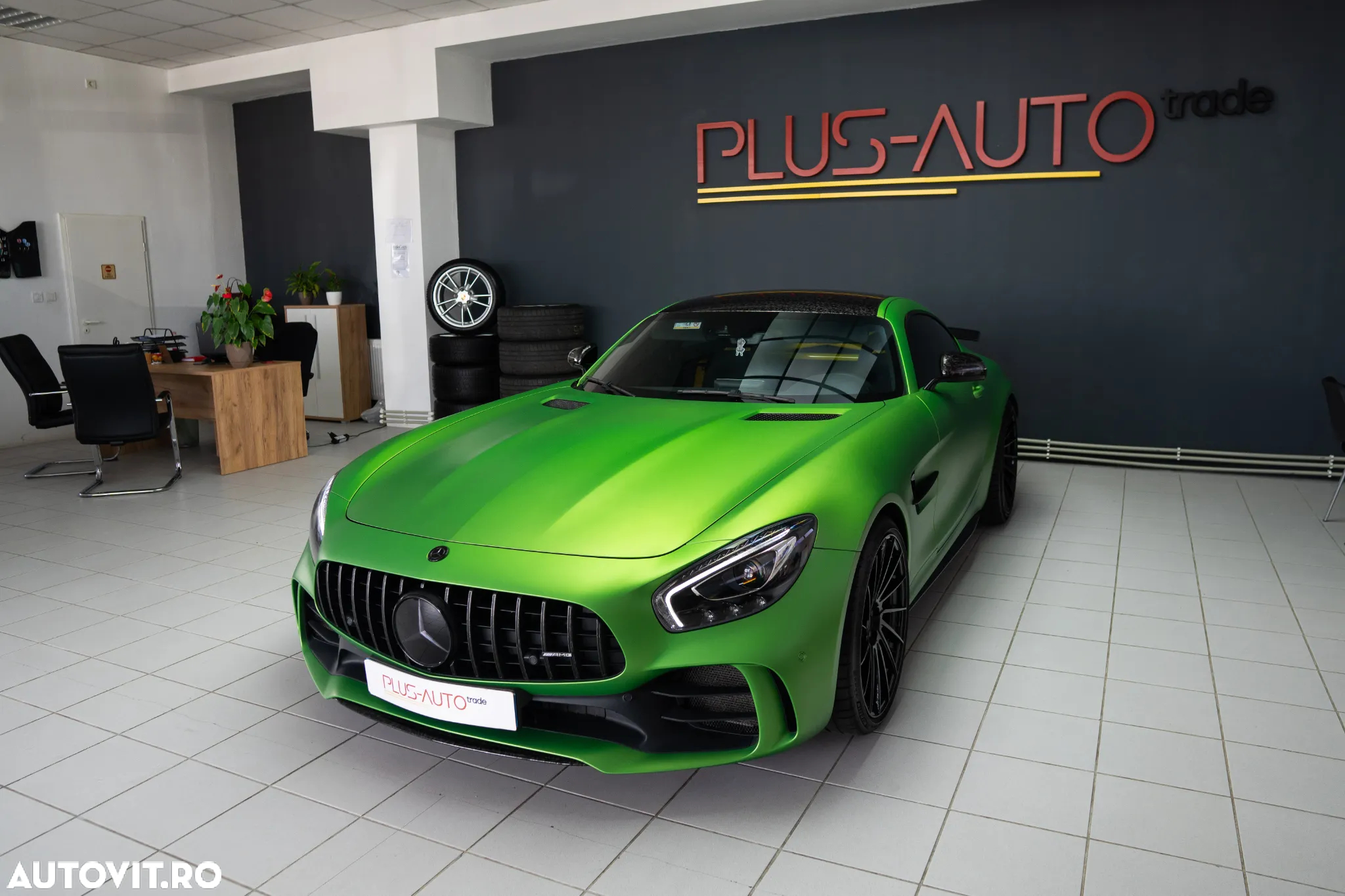 Mercedes-Benz AMG GT R - 4