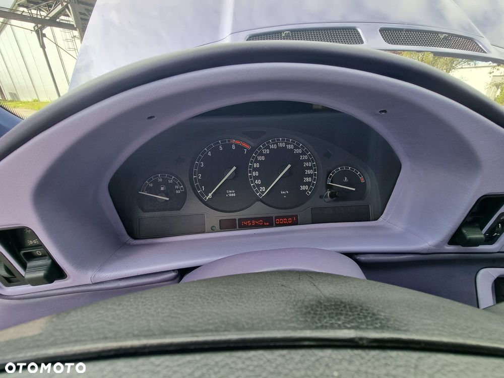 BMW Seria 8 - 32