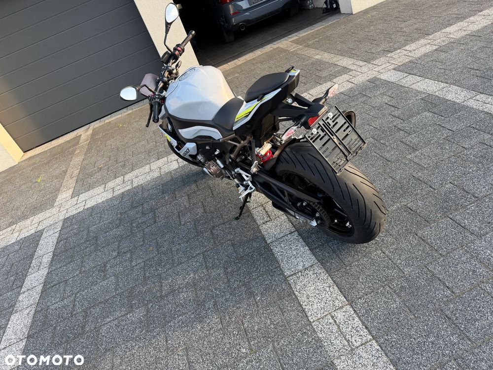 BMW S - 4