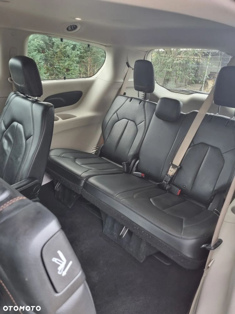 Chrysler Pacifica - 14