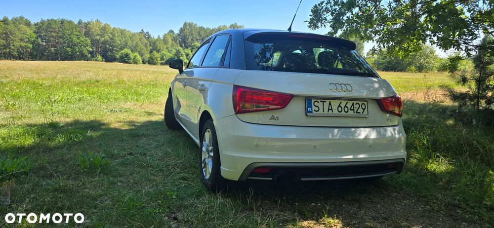 Audi A1 Sportback 1.6 TDI S line Sportpaket - 11