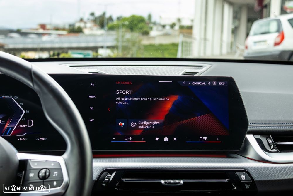 BMW iX1 eDrive20 Pack Desportivo M - 36