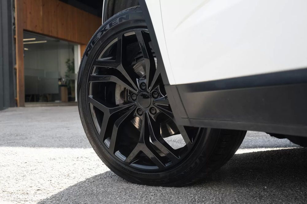 Jaguar E-Pace 2.0 i4D R-Dynamic SE - 9