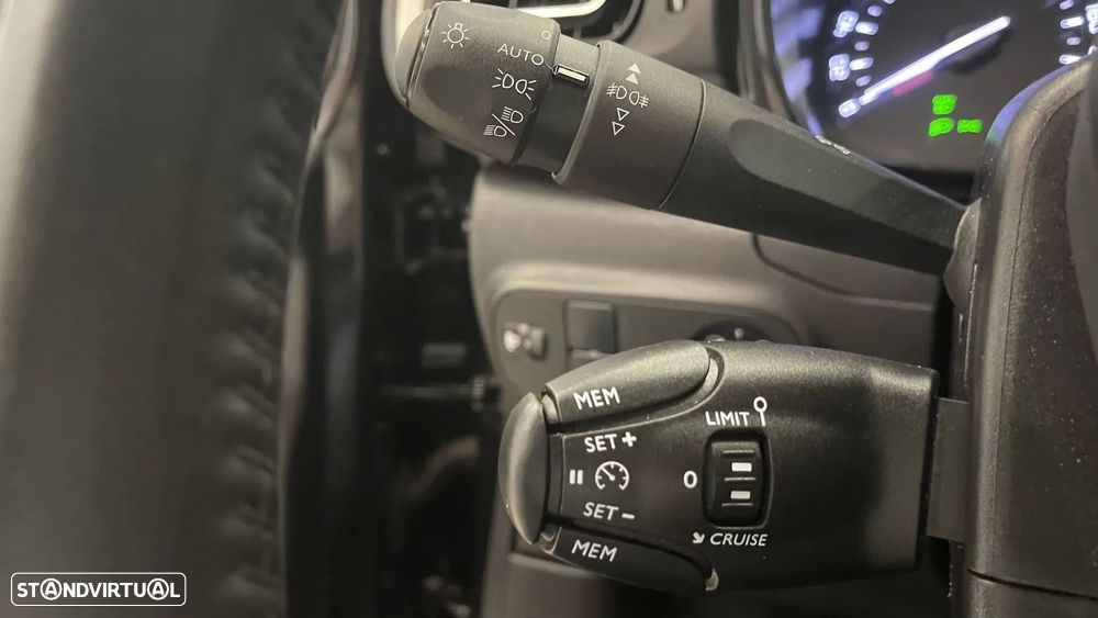 Citroën C3 1.2 PureTech Shine - 22