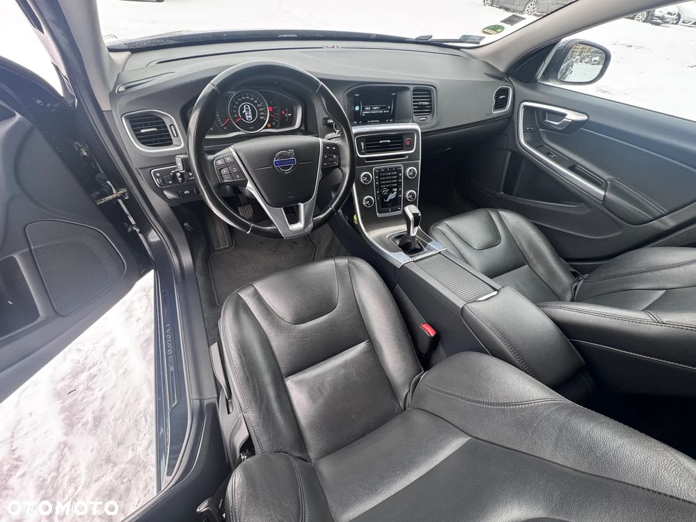 Volvo S60 D2 Momentum - 25