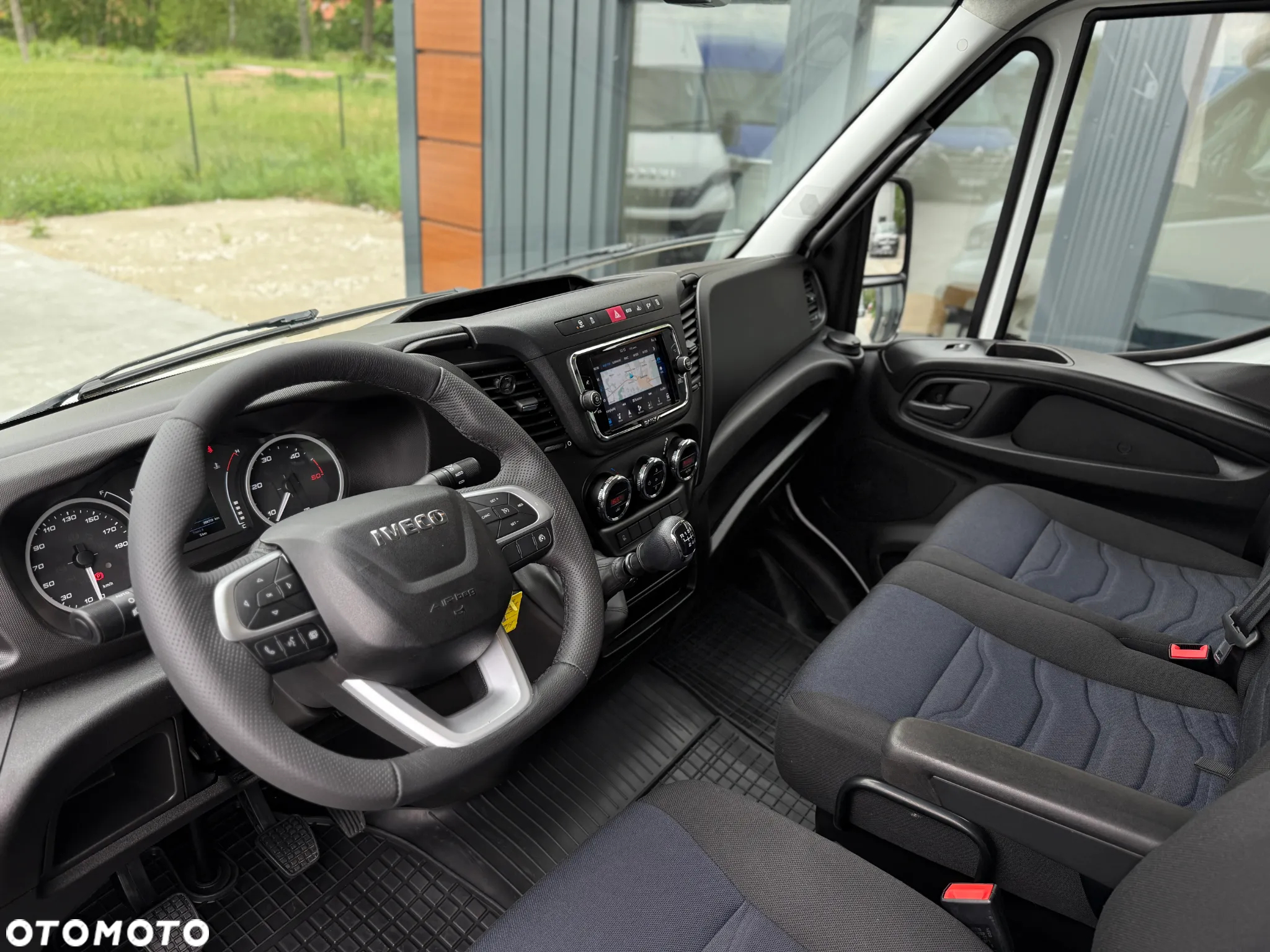 Iveco Daily 35C16 3.0 HPI 160KM / Kontener 4,2m + Winda 750KG / 2020R / Zarejestrowany w PL - 24