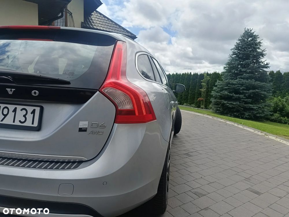 Volvo V60 D6 AWD Plug-in Hybrid Summum - 22