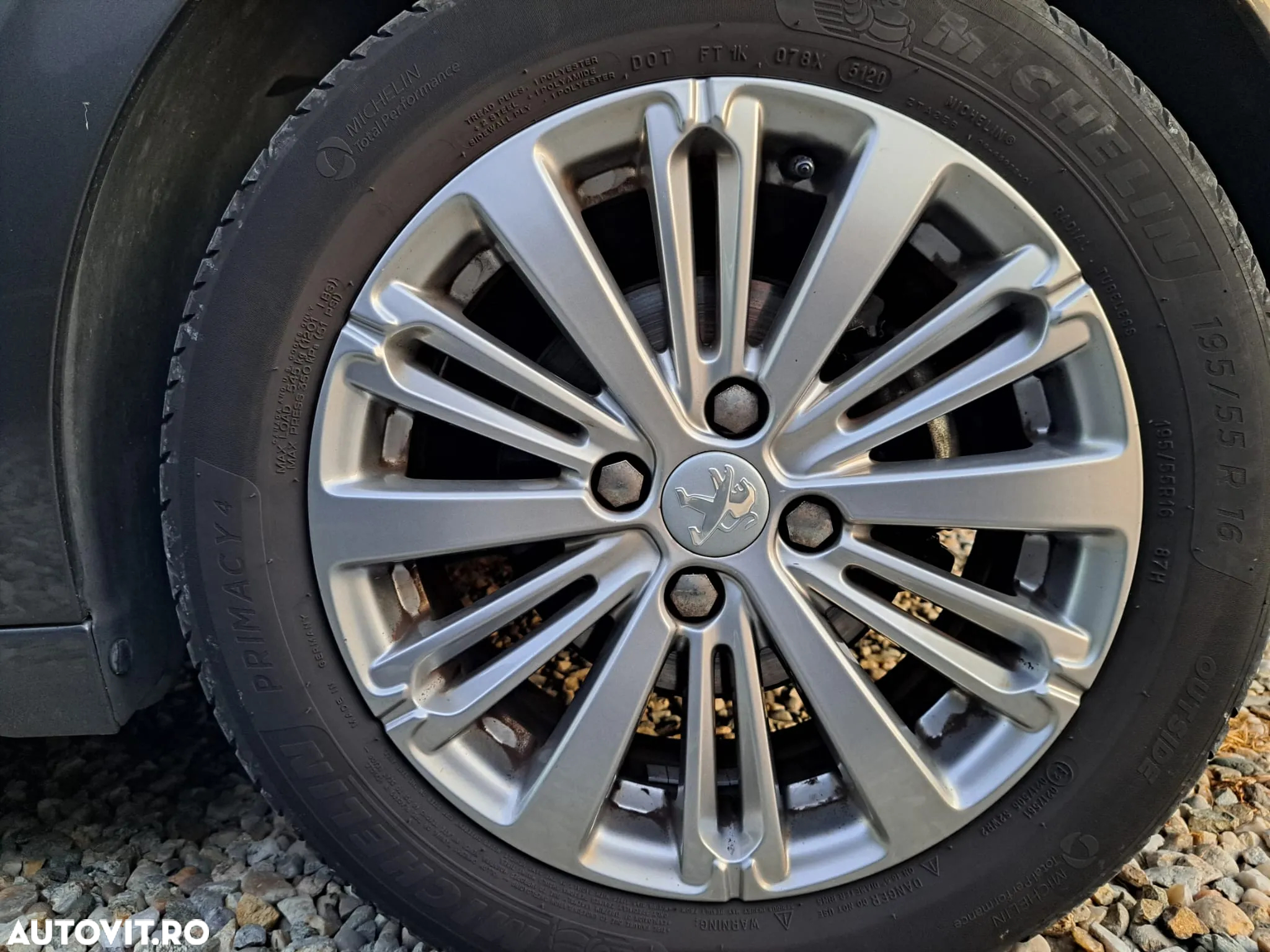 Peugeot 208 1.2 L PureTech Turbo Allure - 27