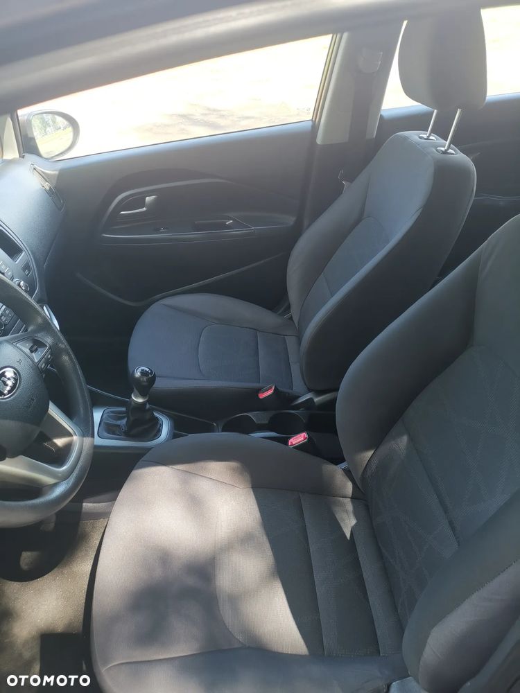 Kia Rio - 8