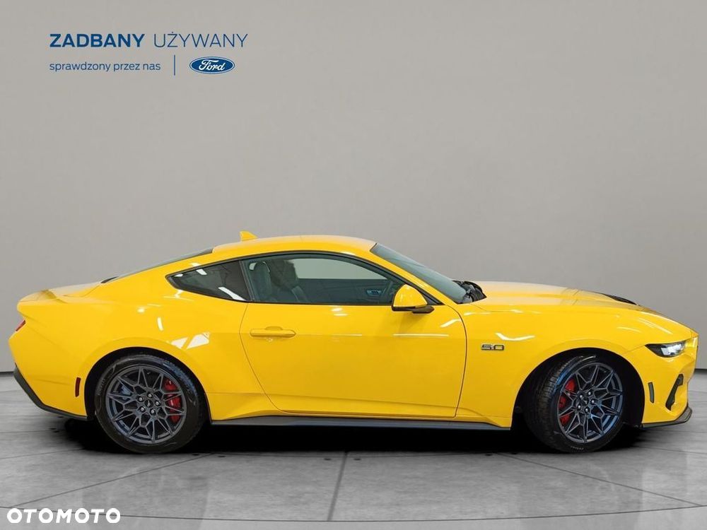 Ford Mustang Fastback 24 - 2