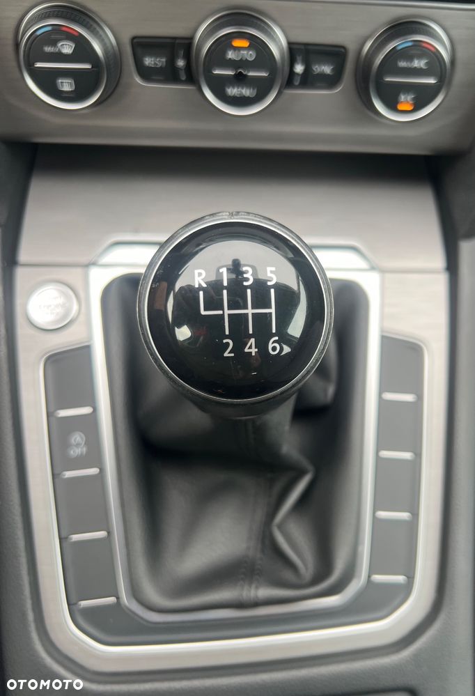 Volkswagen Passat - 10