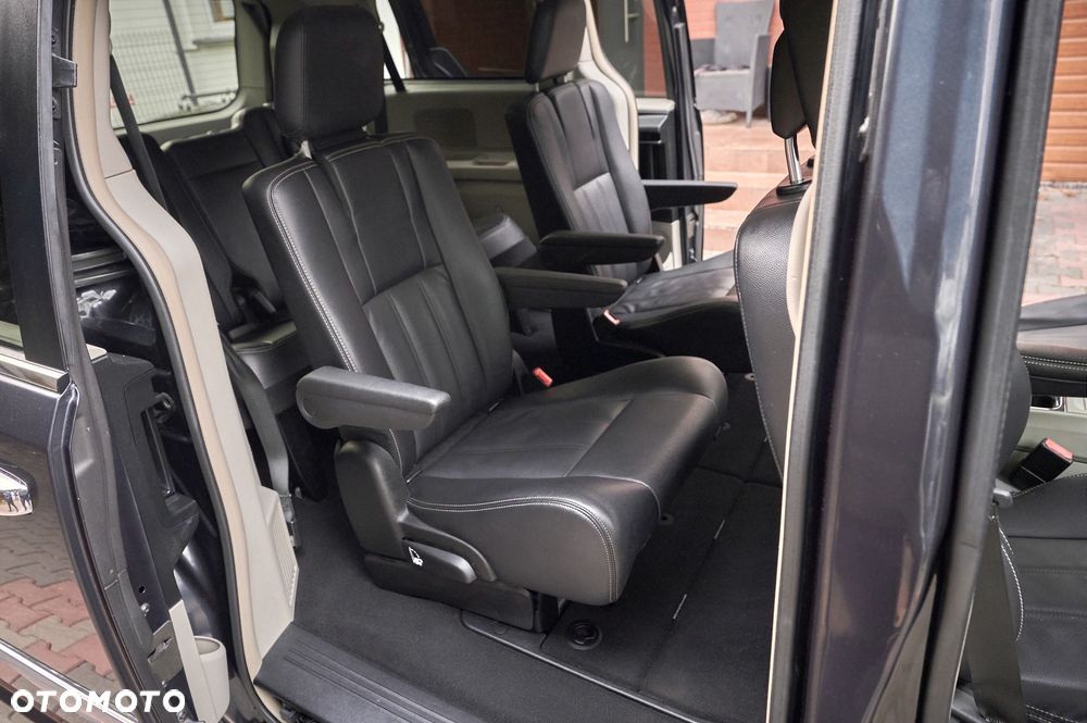 Chrysler Town & Country 3.6 Limited - 31