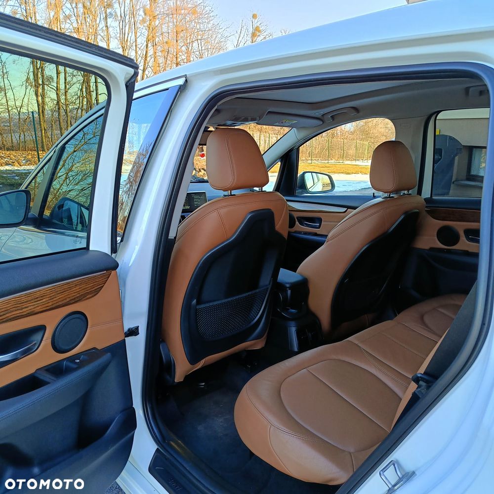 BMW Seria 2 220d xDrive Luxury Line - 7