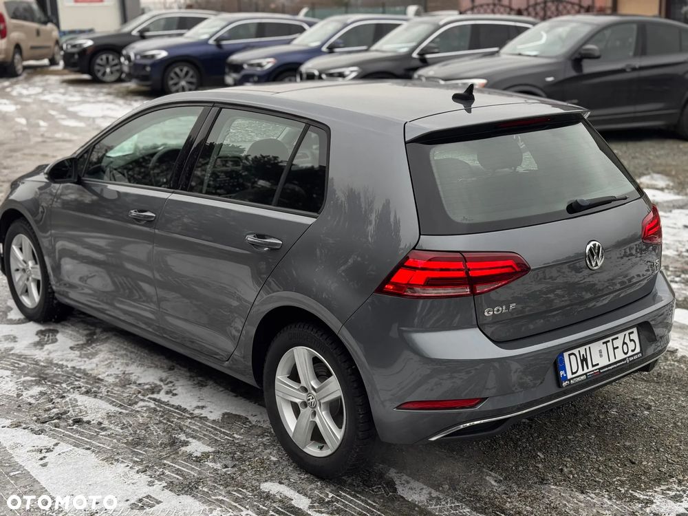 Volkswagen Golf - 6