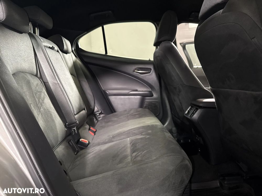 Lexus UX - 13