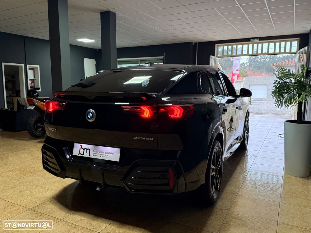 BMW iX2 eDrive20 Pack Desportivo M - 22