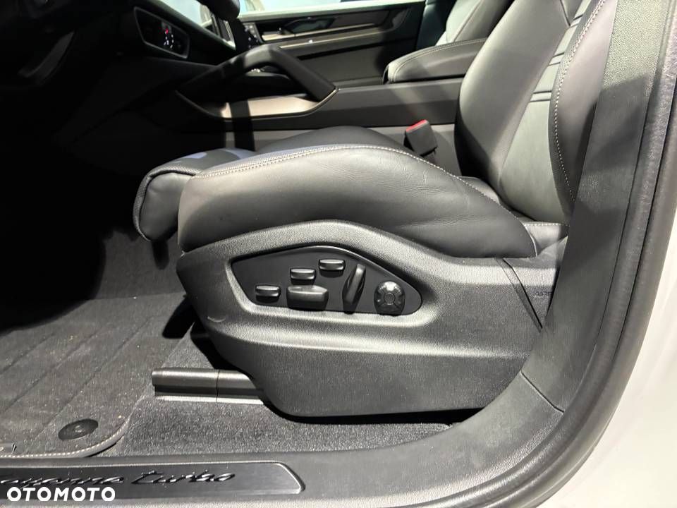 Porsche Cayenne Turbo E-Hybrid PHEV - 19
