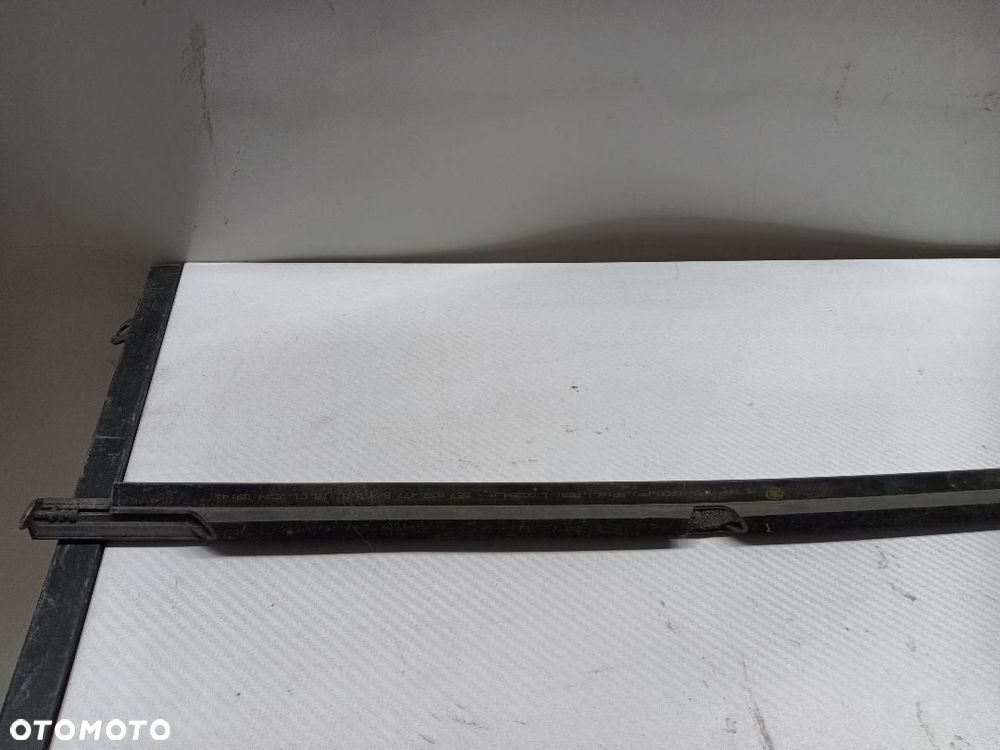 LISTWA ZGARNIAJĄCA TYŁ TYLNA LEWA SKODA OCTAVIA IV 5E7899477 - 5