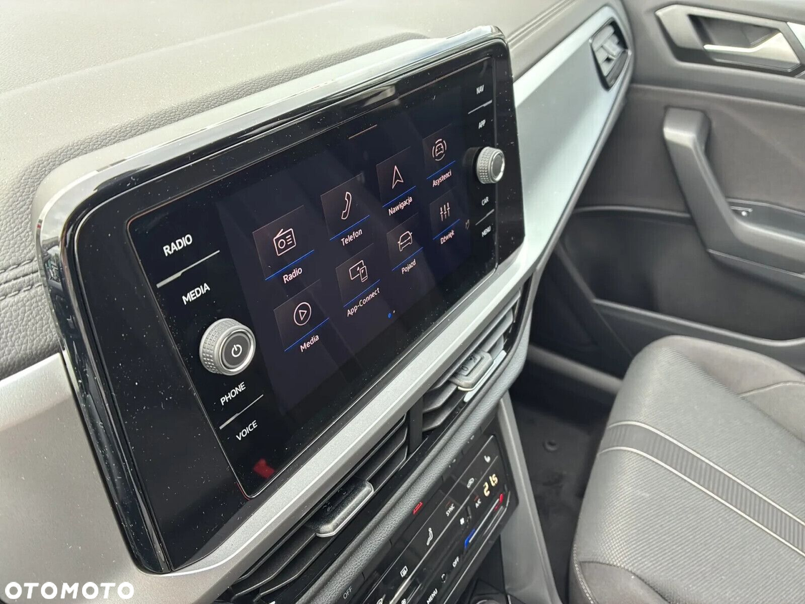 Volkswagen T-Roc - 14
