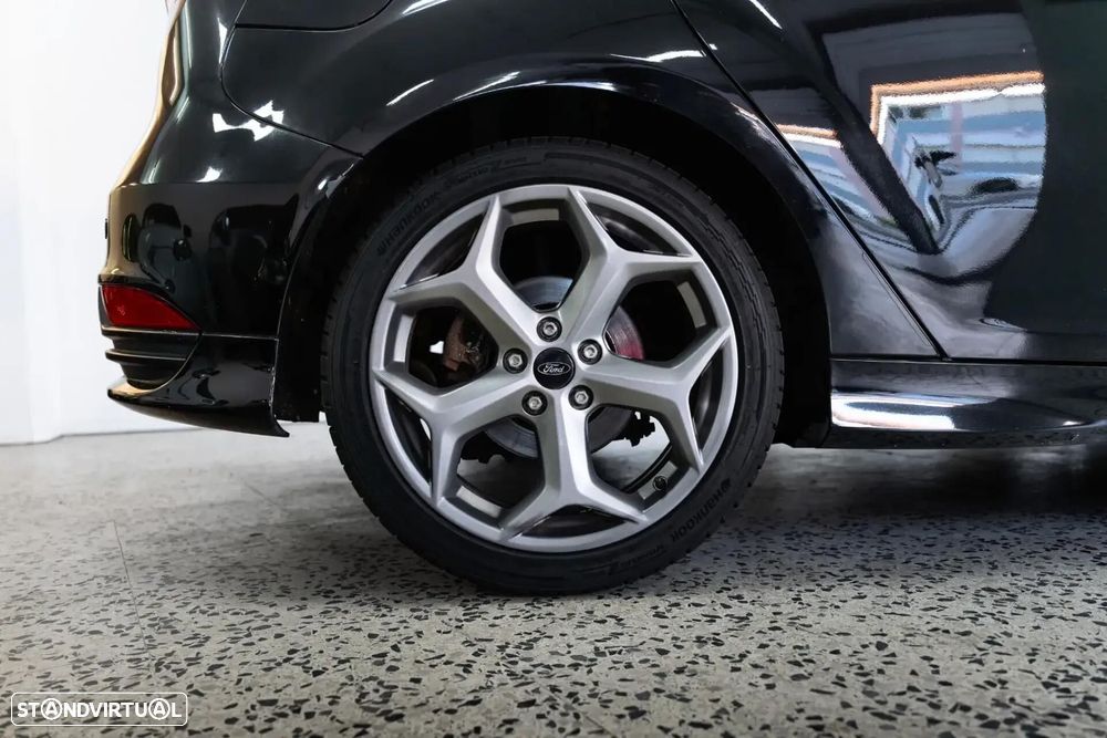 Ford Focus 2.0 EcoBoost ST c/ Pack Pele Desportiva - 34