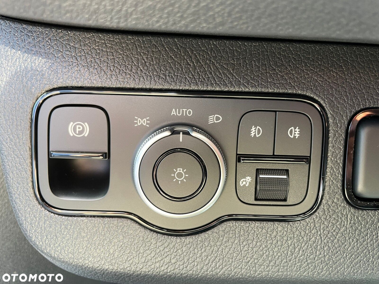 Mercedes-Benz Sprinter 320 e - 16