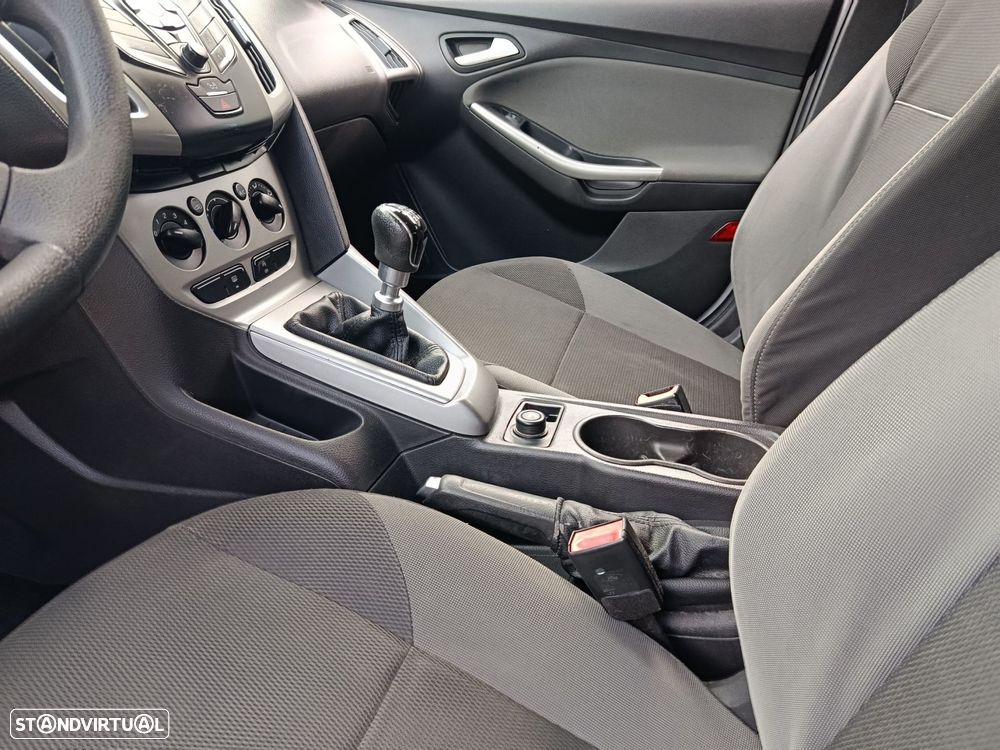 Ford Focus SW 1.6 TDCi Titanium - 28