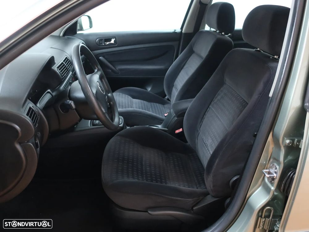 VW Passat 1.9 TDi Confortline - 14