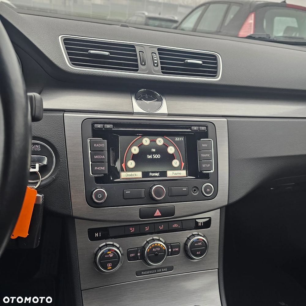 Volkswagen Passat - 16