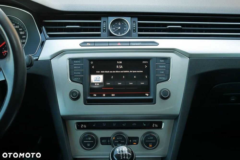 Volkswagen Passat 2.0 TDI (BlueMotion Technology) Comfortline - 9