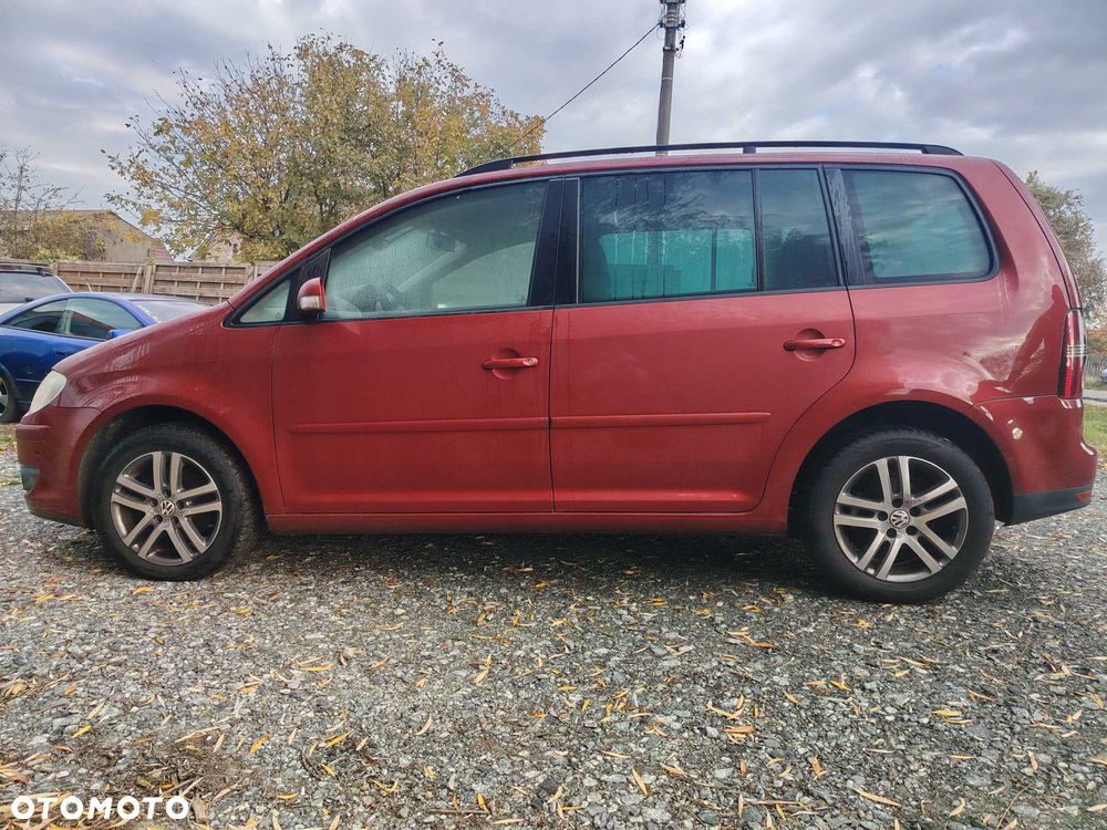 Volkswagen Touran - 4