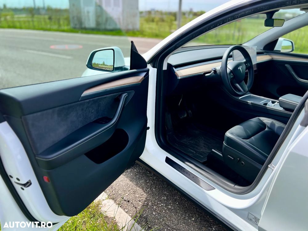 Tesla Model Y - 9