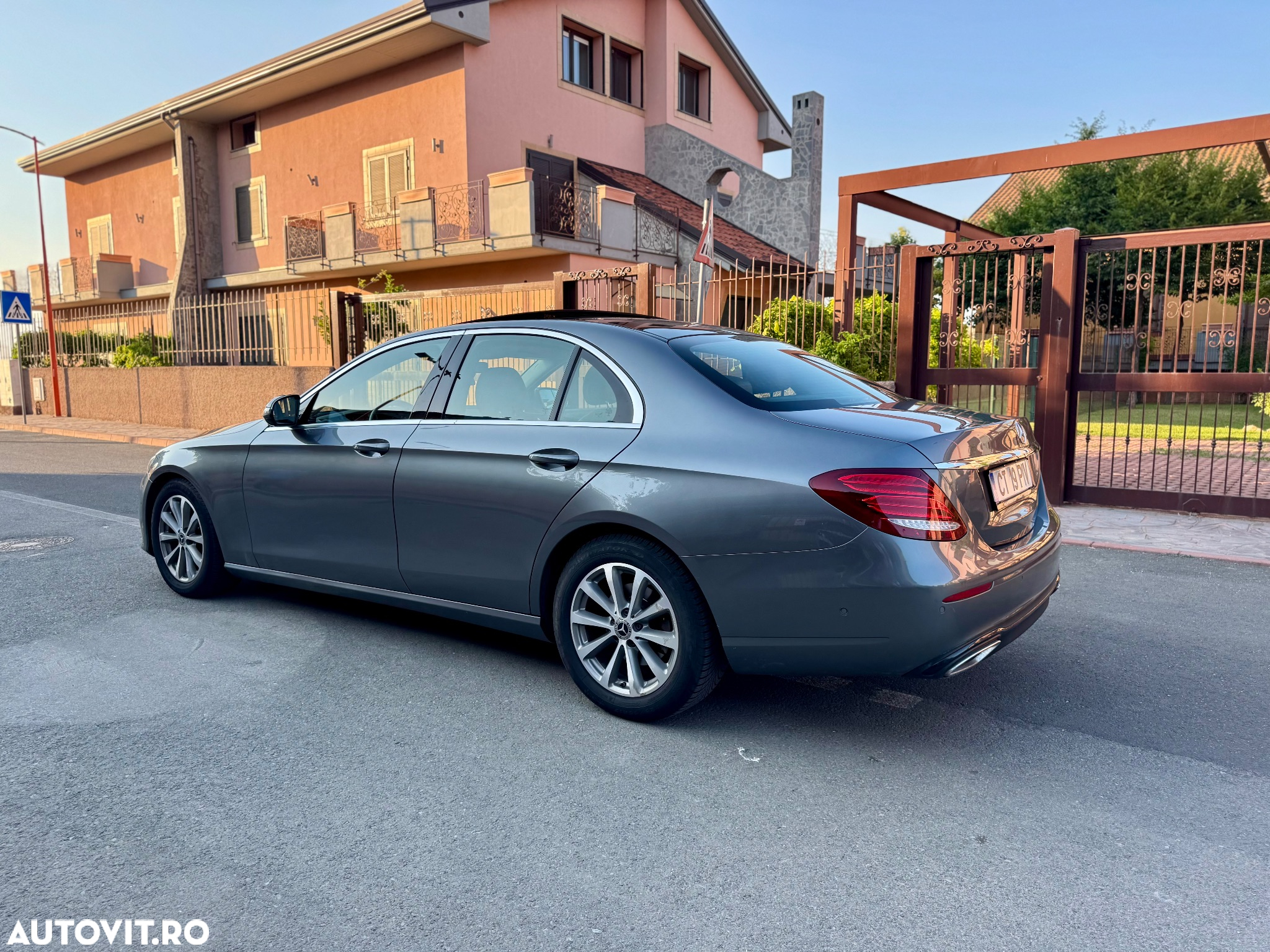 Mercedes-Benz E - 21