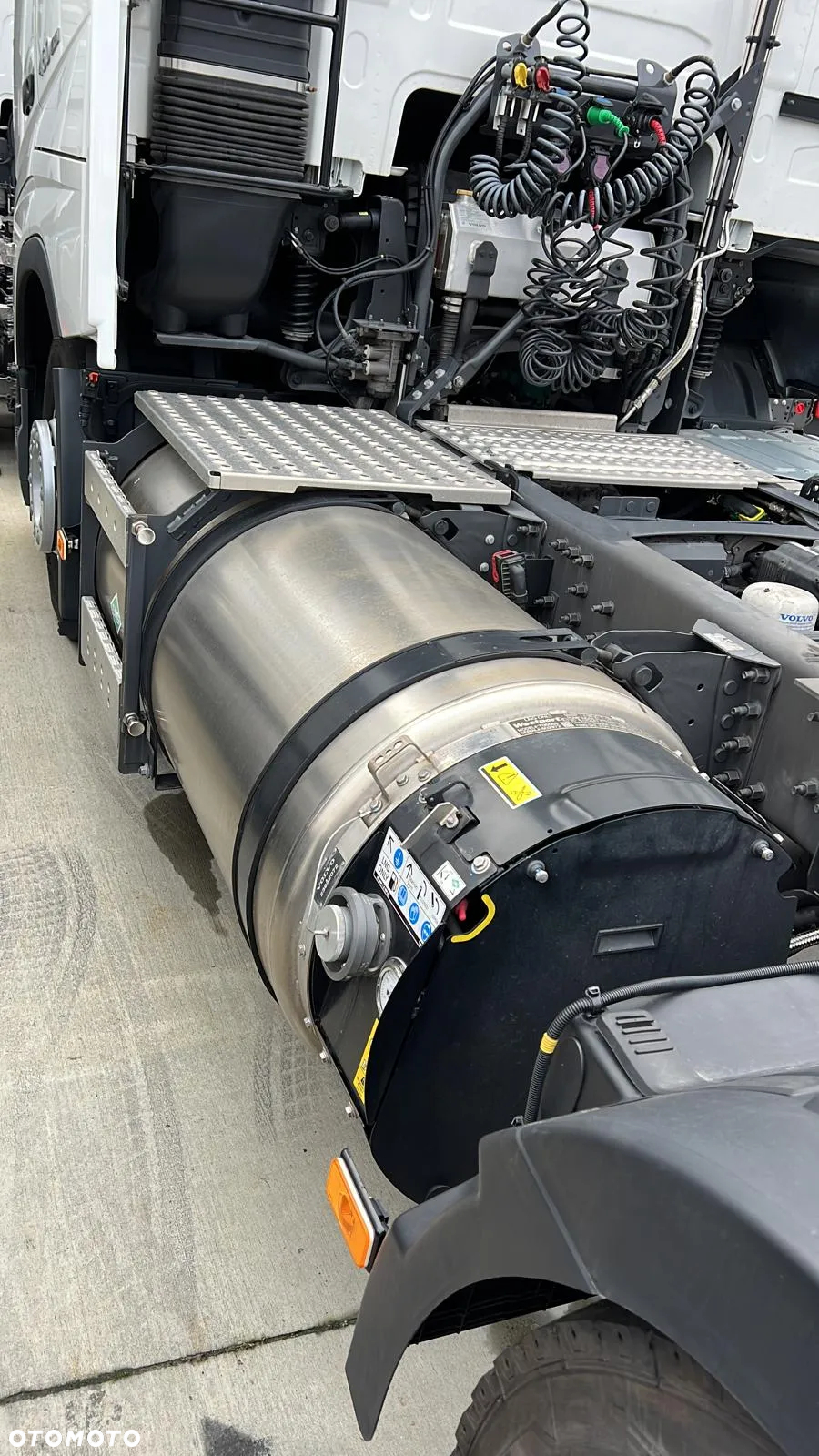 Volvo Ciągnik FH 4x2 460 KM MEDIUM, poduszki - 2