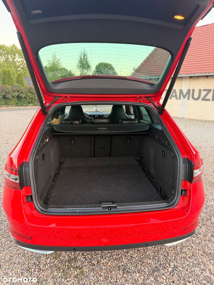 Skoda Superb 2.0 TDI Sportline - 34