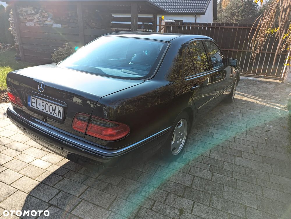 Mercedes-Benz Klasa E 250 TD Avantgarde - 4