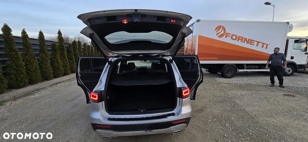 Mercedes-Benz GLB 250 4Matic 8G-DCT - 9