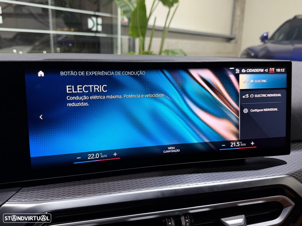 BMW 330 e Pack Desportivo M Pro Auto - 51