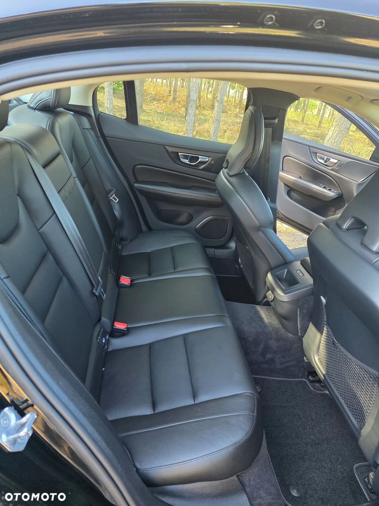 Volvo S60 B5 B AWD R-Design - 35