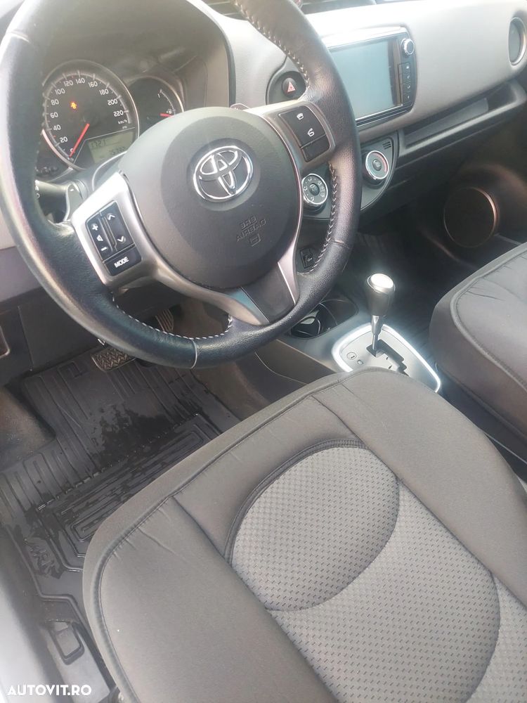 Toyota Yaris 1.33 L Dual VVT-i 5D Multidrive S Bi-Tone R&B - 11