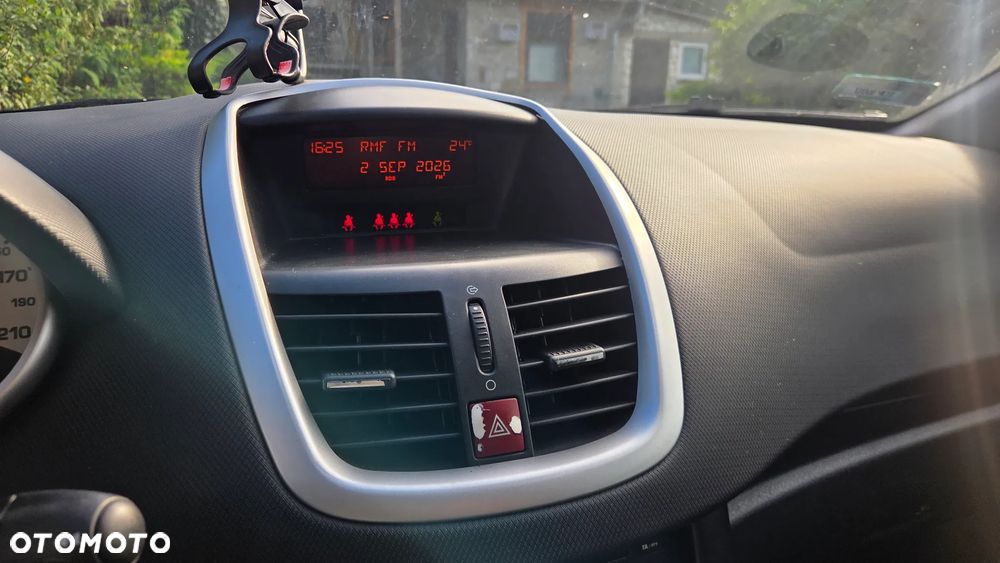 Peugeot 207 1.4 16V Trendy - 9