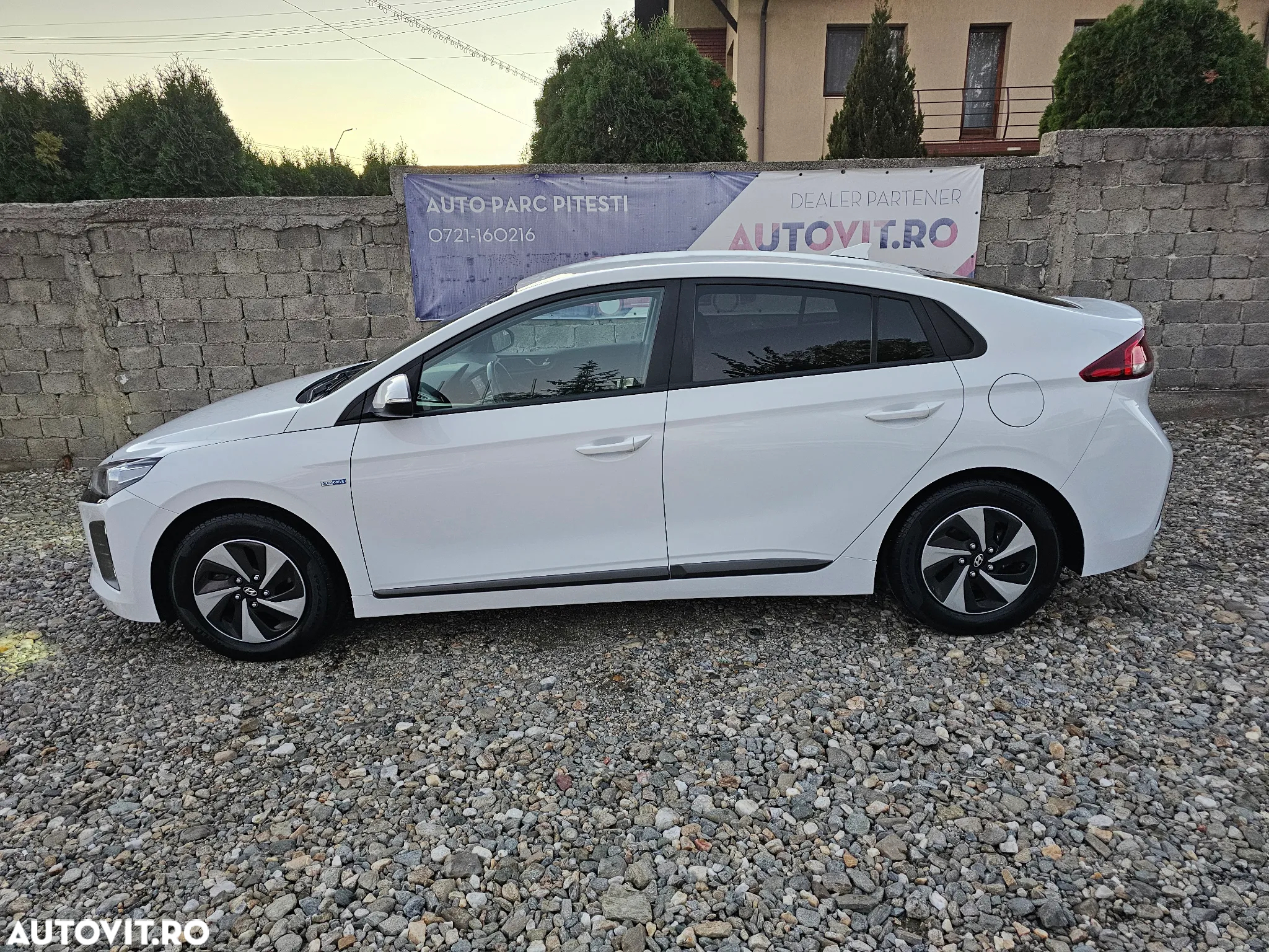 Hyundai IONIQ - 11